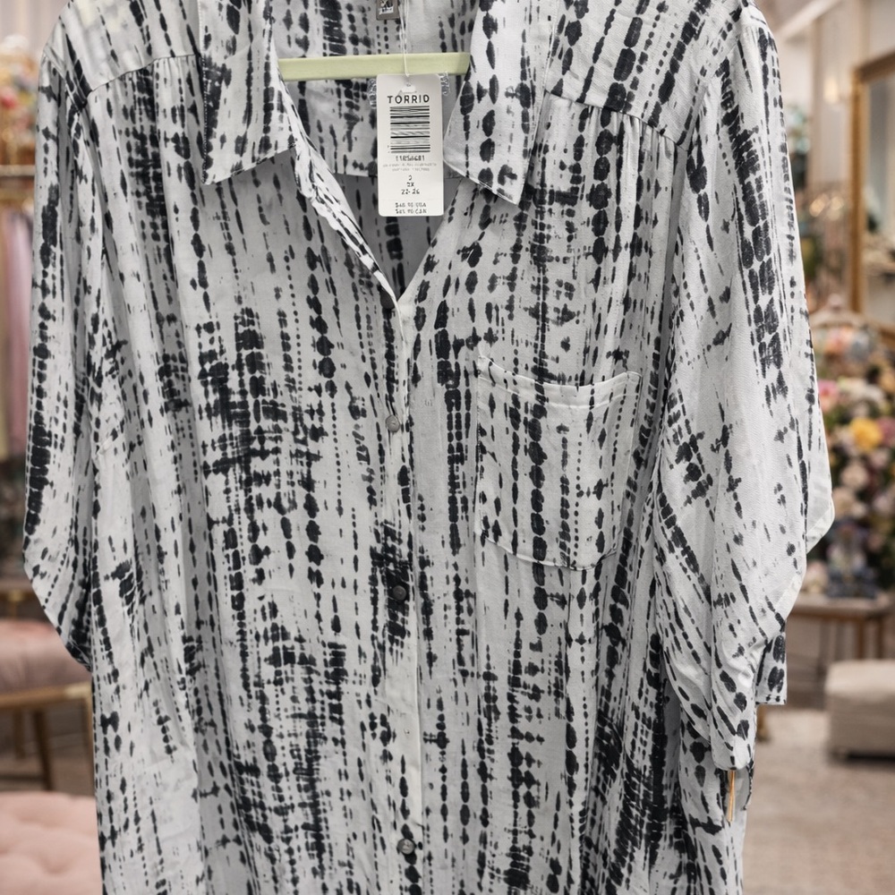 Chiffon Collared Button-Front Tunic - Picture 6 of 7